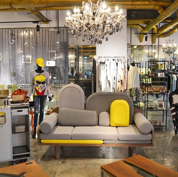 Vue du Couchino by Le Point D à l'intérieur de la boutique O Concept Store