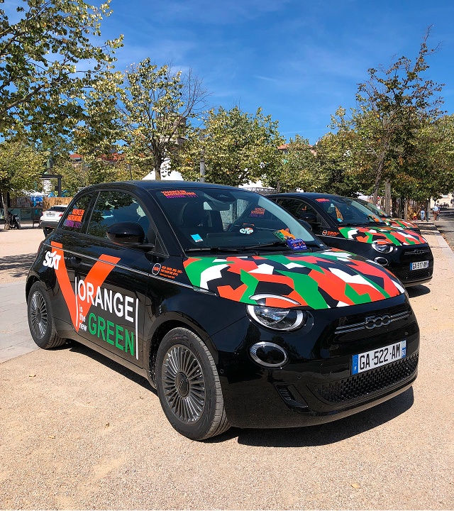 Application de l'identité visuelle sur un covering de voiture - créé par Le point D